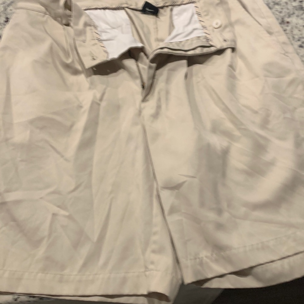 Men’s large Nike golf shorts excellent condition